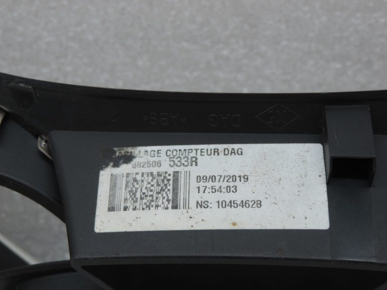 Renault Captur I (J87) Instrumentu paneļa spidometra pārsega panelis 682506533R