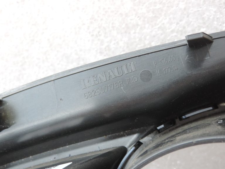 Renault Captur I (J87) Instrumentu paneļa spidometra pārsega panelis 682506533R