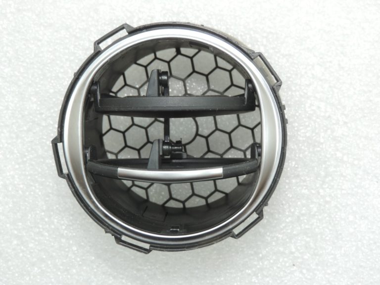 Oriģinālā Renault Captur I instrumentu paneļa ventilācijas atveres kreisais labais 687608143R