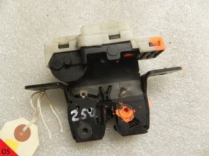 RENAULT CLIO MEGANE MODUS SCENIC NISSAN MICRA Замок задней двери 8200076240
