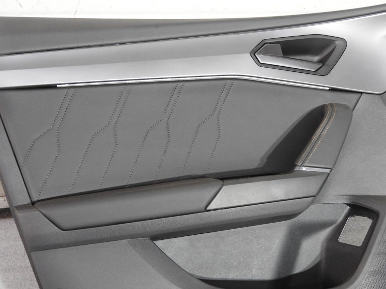 Interjera sporta sēdekļi KL8 Cupra Leon Sportstourer 2023