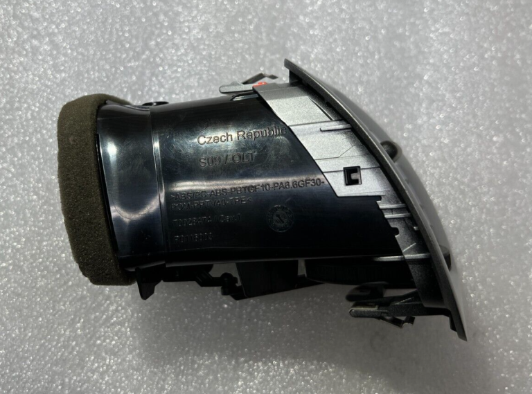 Skoda Fabia gaisa sprausla gaisa izplūdes atveres labā 5J0819702