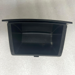 Skoda octavia aizmugurējā roku balsta nodalījums 1z0863284