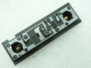 Saab 9-5 95 YS3E salons aizmugurējā apgaismojuma spuldzes ligzda iekšpusē 09/97-07/01 4677100