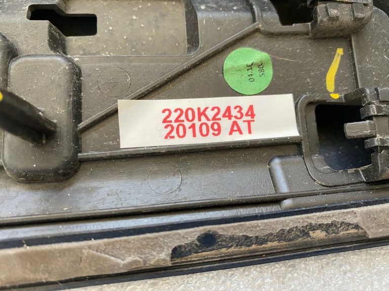 Škoda Superb III B8 3V Aizmugurējā labās puses durvju līstes 3V9809702C