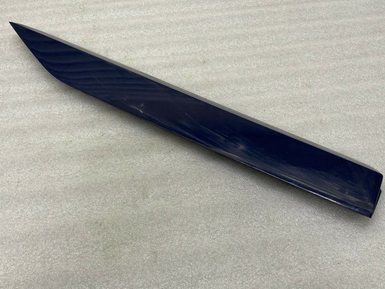 Skoda Superb III B8 3V aizmugurējās durvju moldings kreisā puse 3V0854949E