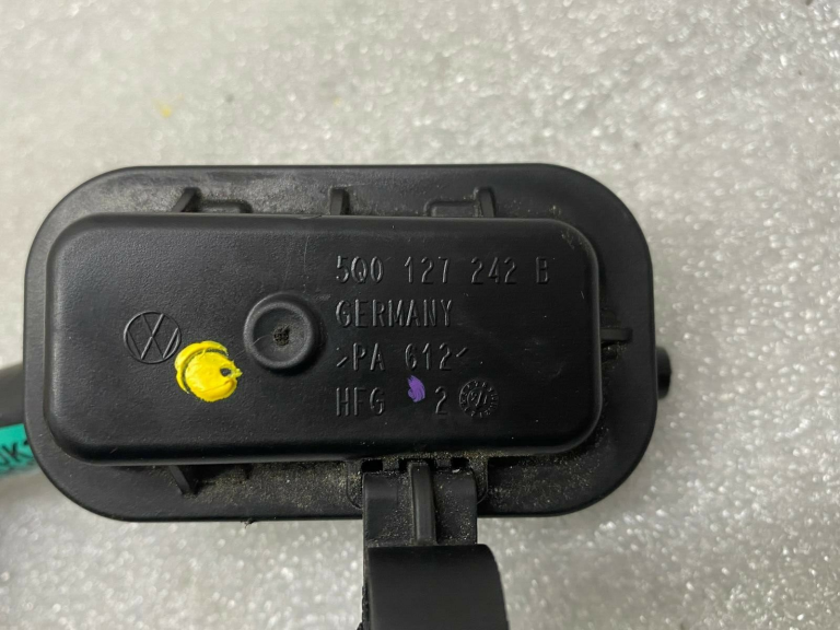 Škoda Superb III B8 3V Sensors stabilizatora plūsmas degvielas sūknis 5Q0127242B