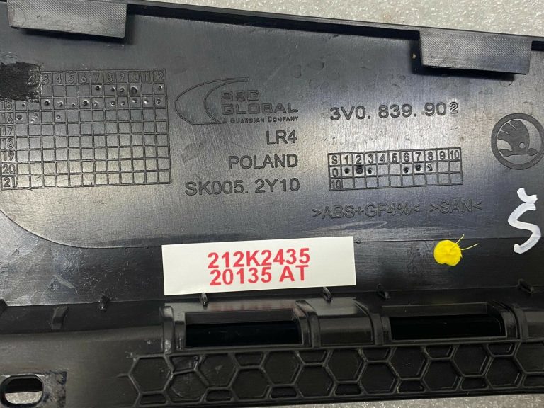 Škoda Superb III B8 3V Aizmugurējais labais vāks 3v0839902