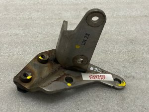 Škoda Superb III B8 3V bracket mounting 04L131561J