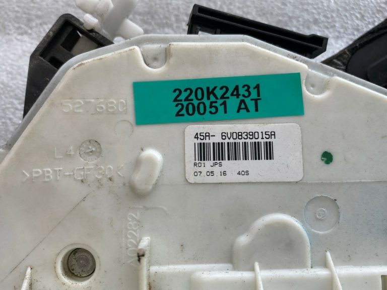 Škoda Superb III B8 3V Aizmugures kreiso durvju slēdzene 6V0839015A