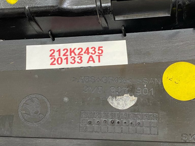 Škoda Superb III B8 3V Priekšējais kreisais vāks 3V0837901