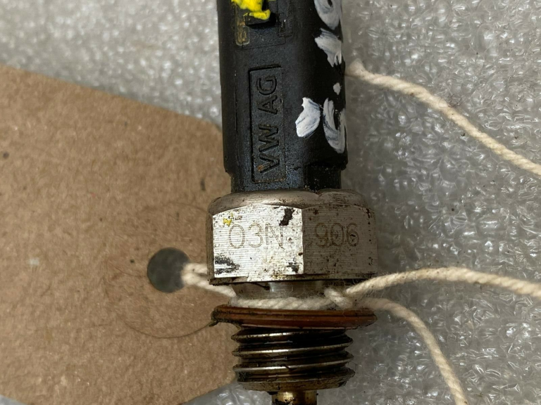 Škoda Superb III B8 3V temperatūras sensors 03N906081A