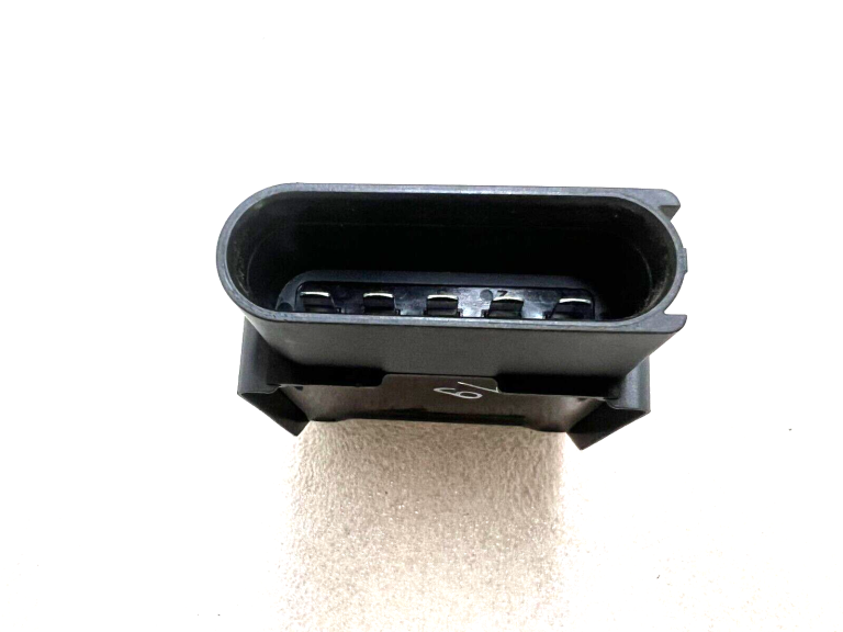 Skoda degvielas sūkņa vadības bloks 5q0906093a 5Q0906093B