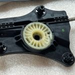 Skoda Kodiaq loga regulators bez motora, aizmugurējais, labais 565839462a