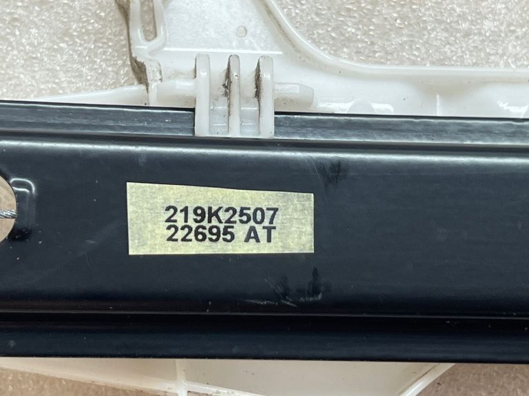 Skoda Kodiaq loga regulators bez motora, aizmugurējais, labais 565839462a
