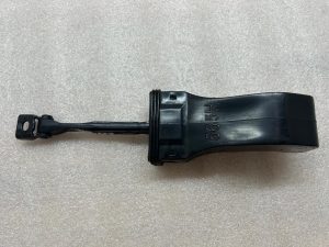 Skoda Kadiaq oriģinālais durvju stiprinājums aizmugurējā labajā pusē 565839249 565839267
