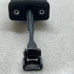 Skoda Kadiaq oriģinālais durvju stiprinājums aizmugurējā labajā pusē 565839249 565839267