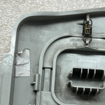 Skoda Kodiaq B balsta apmale kreisā 565867243C perlamutra pelēka