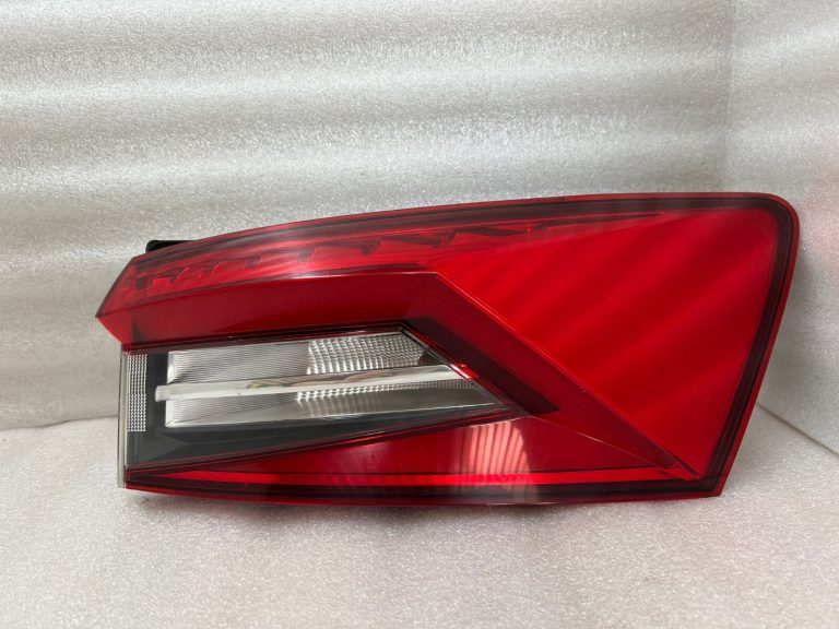 Skoda Kodiaq aizmugurējais lukturis pa labi 565945208