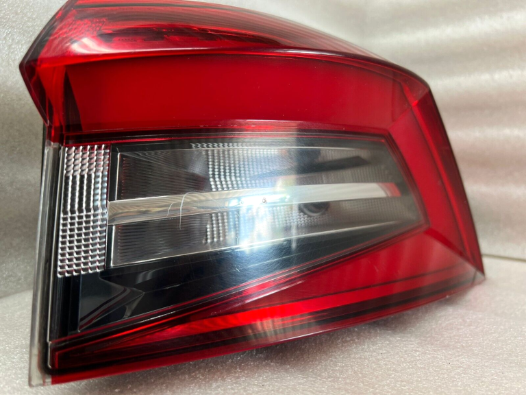 Skoda Kodiaq aizmugurējais lukturis pa labi 565945208