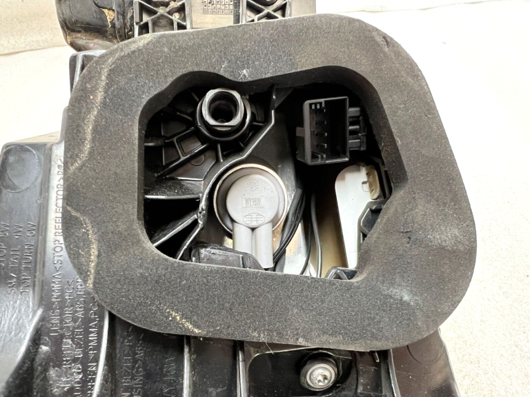 Skoda Kodiaq aizmugurējais lukturis pa labi 565945208