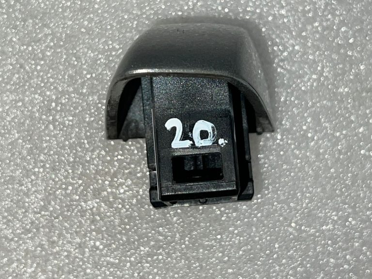 Skoda Kodiaq vāka vāciņš durvju rokturim priekšpusē pa labi 5G0839168D
