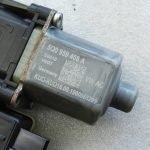 Skoda Kodiaq NS7 Tiguan AD Logu regulatora motors aizmugurējā labajā pusē 5Q0959408A Oriģināls
