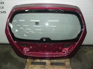 Suzuki Liana kombi bagāžnieka aizmugurējās durvis ZY8 Shinning Red Bagāžnieka aizmugurējo durvju aizmugurējās durvis