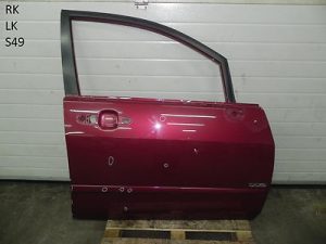 Suzuki Liana Kombi priekšējās durvis priekšējās labās durvis priekšējās labās ZY8 Shinning Red