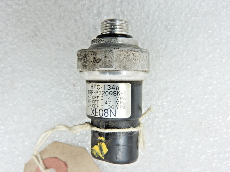 Oriģināls Suzuki gaisa kondicionēšanas sensora spiediena slēdzis 9552678F00 TBP-P320QSK-1 XE08N