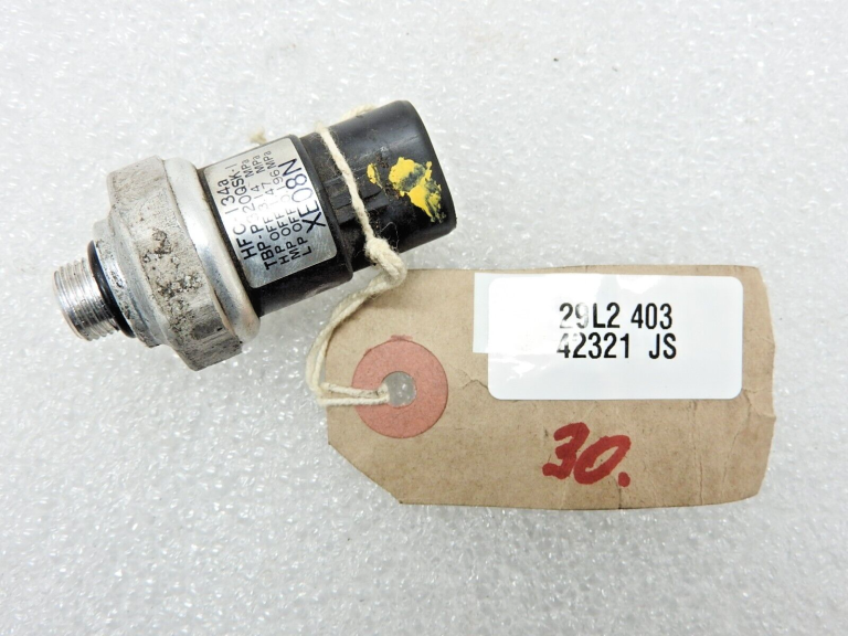 Oriģināls Suzuki gaisa kondicionēšanas sensora spiediena slēdzis 9552678F00 TBP-P320QSK-1 XE08N