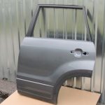 Suzuki Grand Vitara II Aizmugures kreisās durvis Aizmugures kreisās durvis Krāsa ZY4 Pelēka metālika