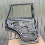Suzuki Grand Vitara II Aizmugures kreisās durvis Aizmugures kreisās durvis Krāsa ZY4 Pelēka metālika