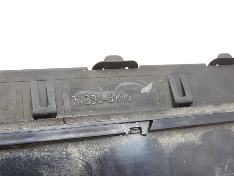 Suzuki Vitara LY SX4 S-Cross Aizmugures virsbūves ventilācijas režģis 77331-61M0 7733161M0