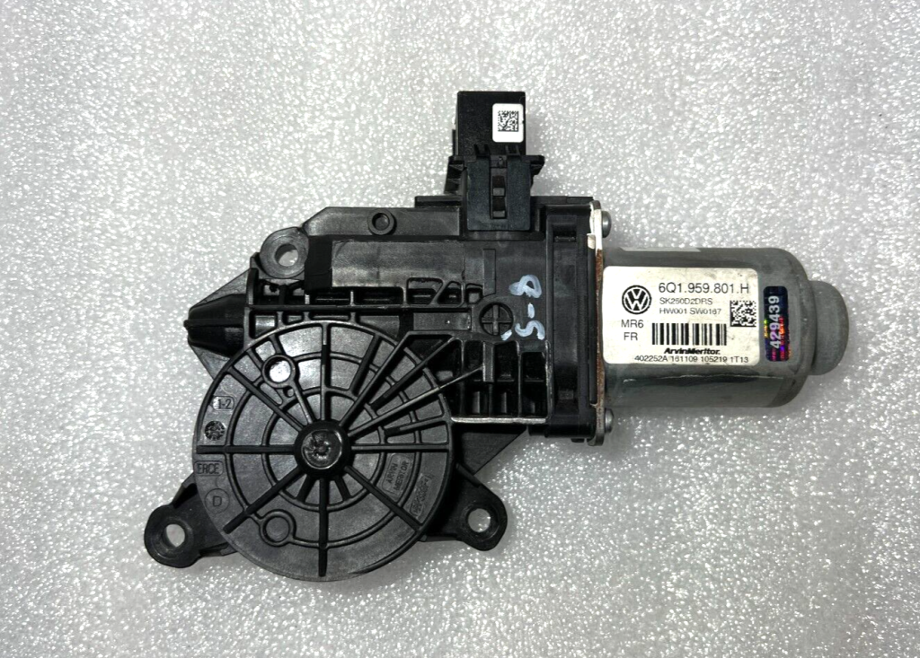 Skoda Fabia priekšējais labās puses elektrisko logu motors 6q1959801h