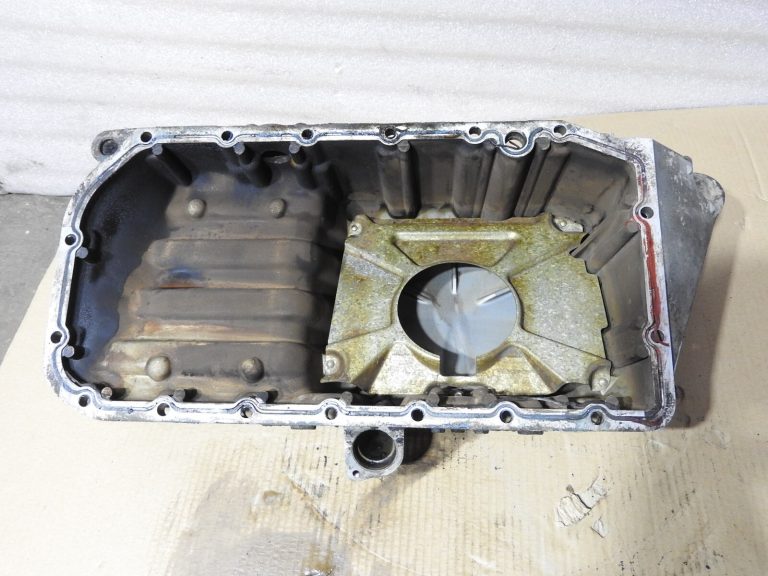 Motora kartera eļļas tvertne SAAB 9000 900 9133158 911702 B202L