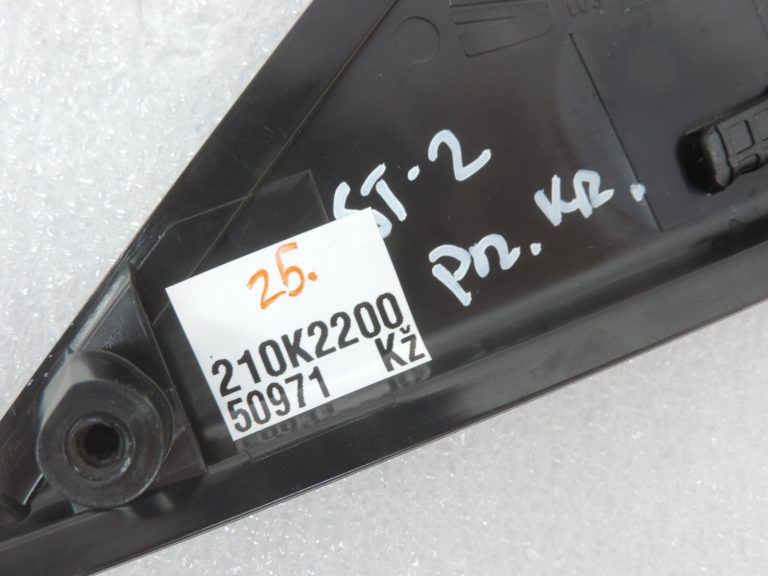 Oriģinālais Cupra Leon KL8 priekšējo kreiso durvju vāka trīsstūris 5FA837637G