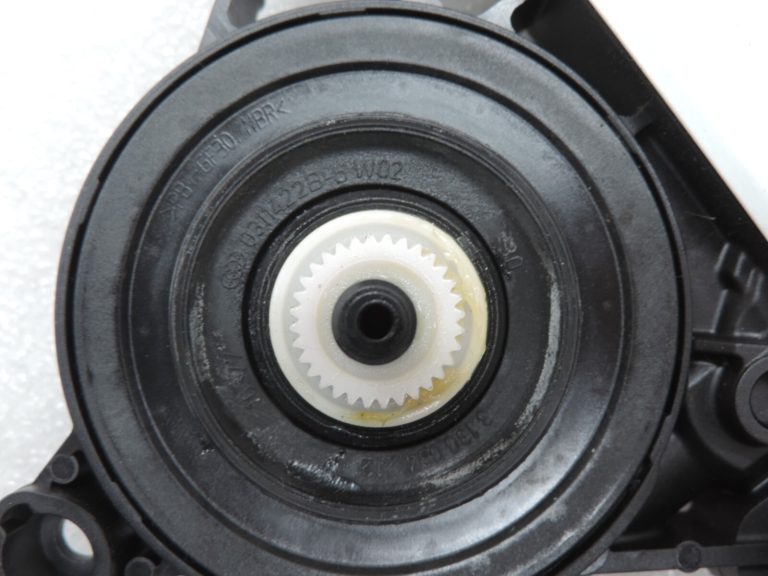 Oriģinālais Cupra Leon KL1 KL8 aizmugurējā loga regulatora motors pa labi 5Q0959408D