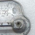 Oriģinālais Cupra Leon KL1 KL8 dzinēja pārsega aizdares āķis kreisajā pusē 3V0823185A