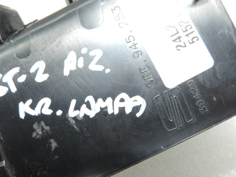 Oriģinālais Cupra Leon Sportstourer KL8 aizmugurējā luktura kreisais vāks 5FE945253
