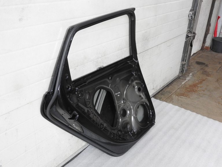CUPRA LEON SEAT SPORTSTOURER aizmugurējās kreisās durvis 5FE833051C 0E / Y9T