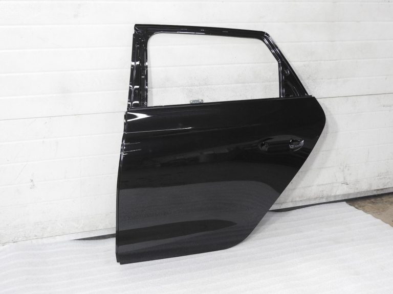 CUPRA LEON SEAT SPORTSTOURER aizmugurējās kreisās durvis 5FE833051C 0E / Y9T