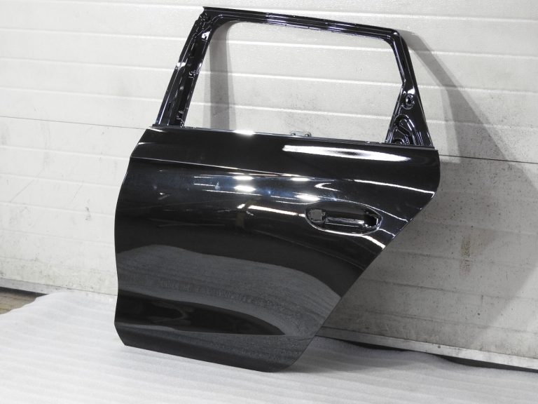 CUPRA LEON SEAT SPORTSTOURER aizmugurējās kreisās durvis 5FE833051C 0E / Y9T