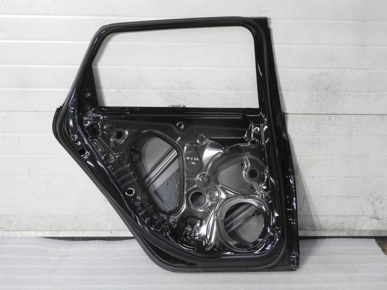 CUPRA LEON SEAT SPORTSTOURER aizmugurējās kreisās durvis 5FE833051C 0E / Y9T