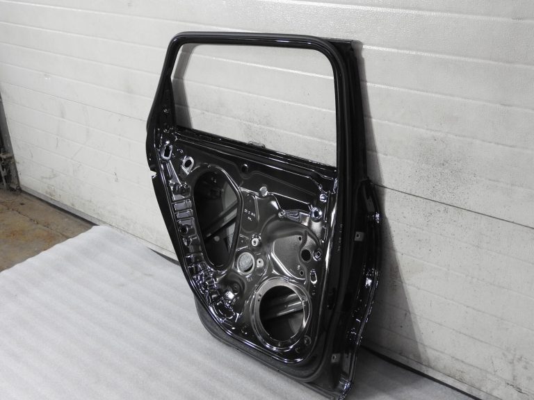 CUPRA LEON SEAT SPORTSTOURER aizmugurējās kreisās durvis 5FE833051C 0E / Y9T
