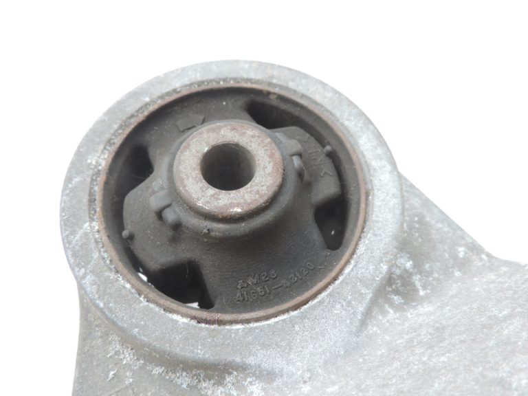 Oriģinālais Toyota RAV4 III (XA30) Lexus NX AZ10 diferenciāļa stiprinājums 5238042110