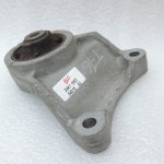 Oriģinālais Toyota RAV4 III (XA30) Lexus NX AZ10 diferenciāļa stiprinājums 5238042110