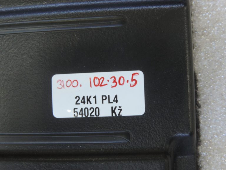Oriģināls Toyota RAV4 III (XA30) nodalījuma grīdas pārsegs 5841042030B1