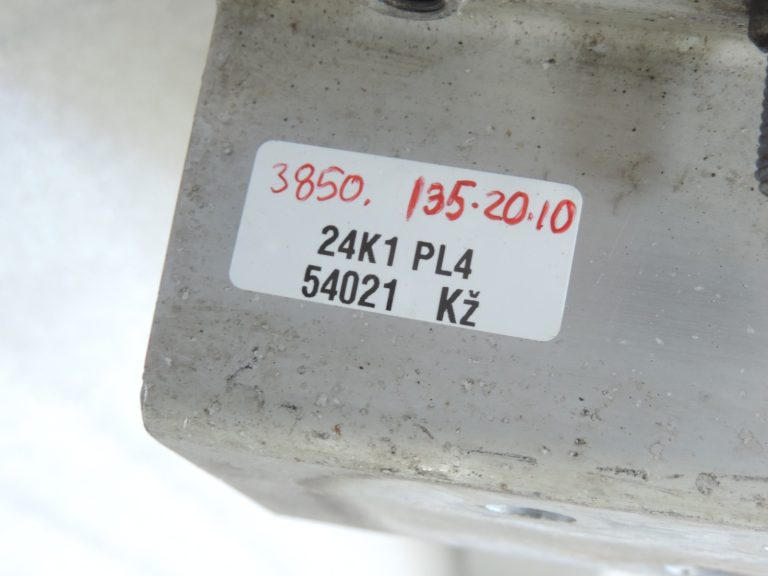 Oriģināls Toyota RAV4 III (XA30) aizmugurējā bampera pastiprinājums 5217142020