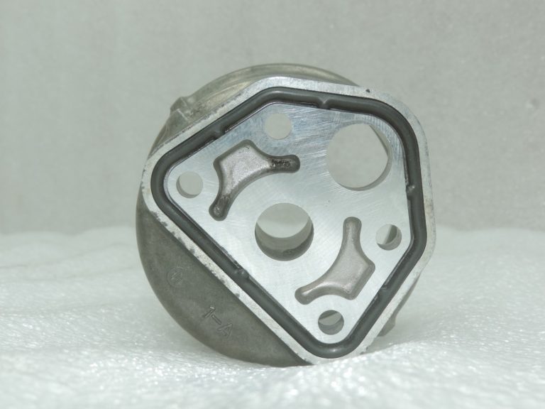 Oriģināls Toyota 2.2d/2.0d 2ADFHV 2ADFTV 1ADFTV Eļļas filtra korpuss 156770R010